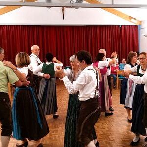 Jetzt tanzen die Großen.