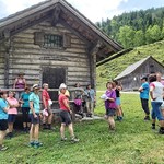 Rast bei einer Hütte
