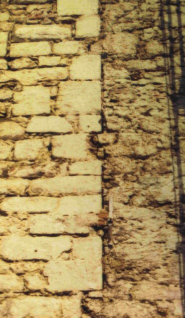 Steinquader des romanischen Teils