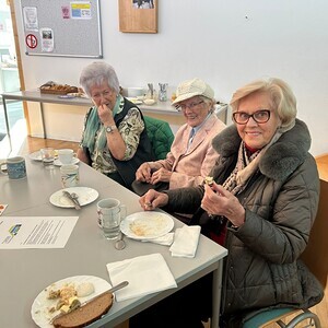 Drei Freundinnen beim BeFair-Frühstück