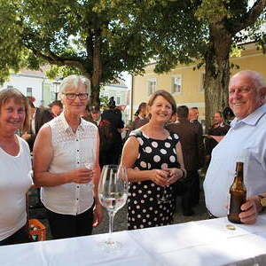 Pfarrer Hansjörg Wimmer, Kaplan Samuel Ogwudile, Frau Klara