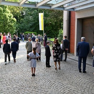 überdachter Eingangsbereich