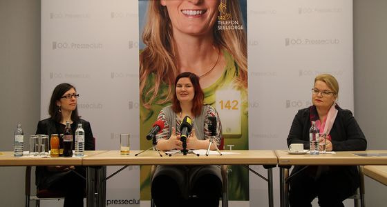 v.l.: Doris Bauer, MSc (Projektleiterin Onlineberatung), Patricia Groiß-Bischof, BA (Safer Internet) und Mag.a Silvia Breitwieser (Leiterin TelefonSeelsorge OÖ)