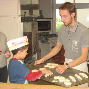 Kindergarten besucht Bäckerei