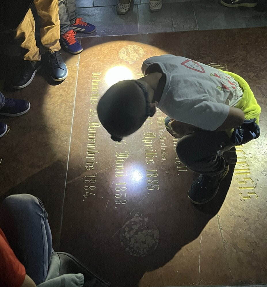 Taschenlampenführung im Mariendom Linz zum Vatertag