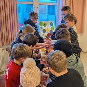 Teambuilding/Formen einer Handrutsche