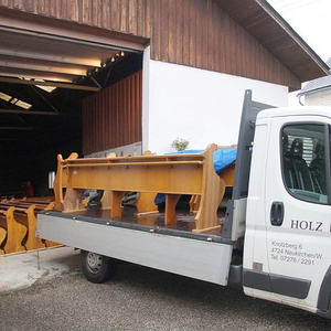 Transport der Kirchenbänke von der Tischlerei Manigatterer zur Lagerhalle 13.07.2016