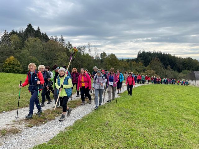 Pilgerinnengruppe vom Pöstlingberg nach Ottensheim / Michaela Leppen Pilgerinnengruppe vom Pöstlingberg nach Ottensheim