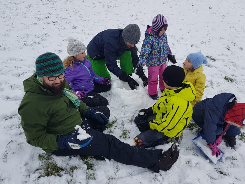 Spaß und Bauen im Schnee