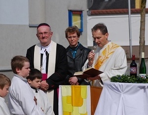 feierliche Segnung des 'Waldinger Pfarrweines'