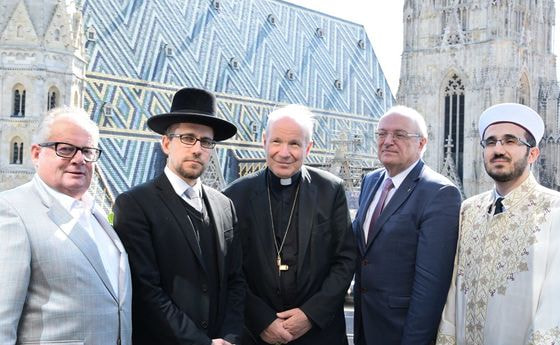 V. l.: Christian Konrad, Gemeinderabbiner Schlomo Hofmeister, Kardinal Christoph Schönborn, Bischof Michael Bünker, Präsident Ibrahim Olgun.