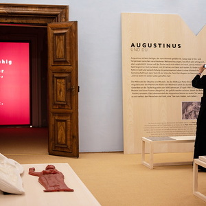 Immer noch Da - Sonderausstellung 950 Jahre Augustiner-Chorherren