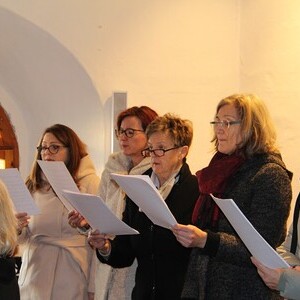 Der Kirchenchor unter der Leitung von Rudolf Liedl sang Weihnachtslieder aus aller Welt.