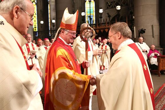 Bischof Manfred Scheuer und Generalvikar Severin Lederhilger bei der Amtseinführung von Manfred Scheuer als Linzer Bischof am 17. Jänner 2016.
