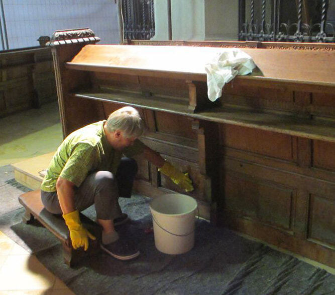 Kanzel- und Chorgestühlreinigung