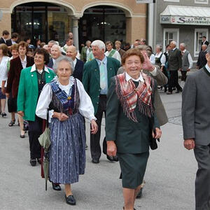 Trachtensonntag mit Ehejubilaren