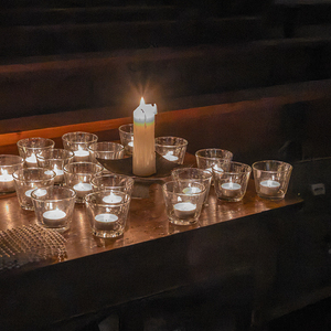 Adventlicher Gottesdienst um 6 Uhr früh bei Kerzenlicht