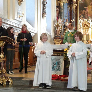 Familienmesse mit Ministrantinnenaufnahme