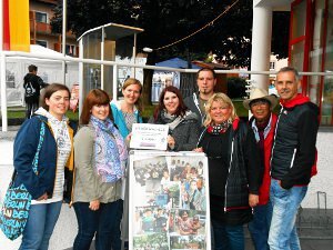 Scheckübergabe für Brunnen in Kambodscha