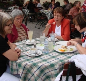 Die Katholische Frauenbewegung besucht das Kloster Gut Aich