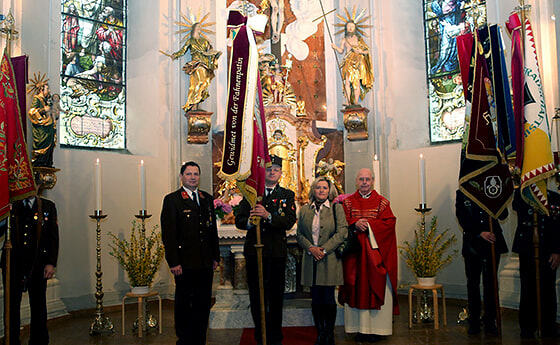 Florianimesse mit Fahnenbandsegnung: