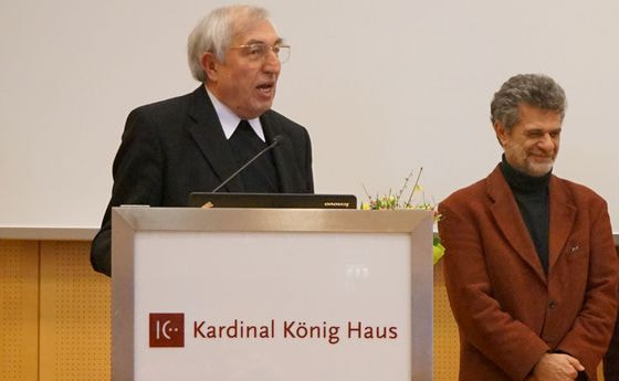  V. l.: KsR. Prof. Dr. László Vencser, Nationaldirektor der katholischen fremdsprachigen Seelsorge in Österreich, und Verleger DDr. Helmut Wagner.                         