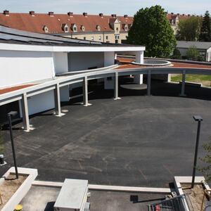 Neugestalteter Kirchenplatz 