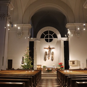 weihnachtliche Kirche St. Quirinus