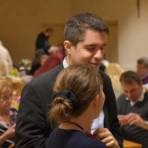 gesegnete Speisen werden verzehrt