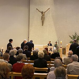 Entzünden der Kerzen beim Gebet