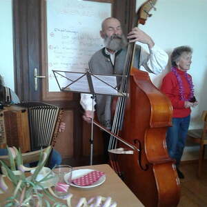 Faschings-Seniorenrunde mit Musik und Gesang