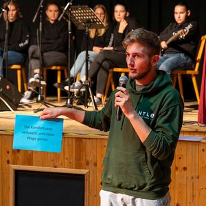 Gedenkfeier an die Opfer des ehemaligen KZ Außenlagers Ternberg unter dem Thema „Politischer Widerstand“Bild: Gedanken von Jugendlichen zum Thema Politischer Widerstand