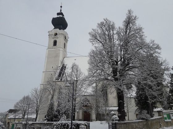 Pfarrkirche St. Georgen im Attergau / © Nicole Scheichl / Pfarre St. Georgen im Attergau Pfarrkirche St. Georgen im Attergau