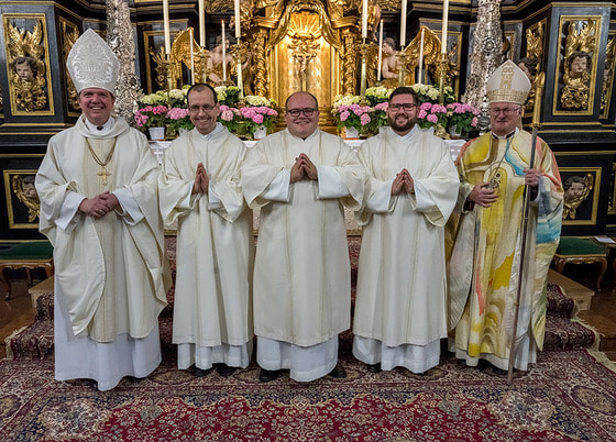 Stift Schlierbach: Patres Jakobus Neumeier, Matthäus Haslinger und Stephan Eberhardt zu Diakonen geweiht / (c) Jack Haijes Stift Schlierbach: Patres Jakobus Neumeier, Matthäus Haslinger und Stephan Eberhardt zu Diakonen geweiht