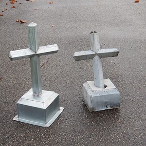 Neues und altes Kapellenkreuz