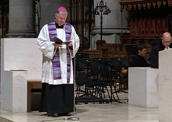 Bischof Scheuer und Superintendent Lehner / © Diözese Linz Ökumenisches Sternenkinder-Gedenken im Zeichen von Trost und Hoffnung