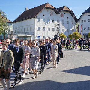 Festzug zur Kirche