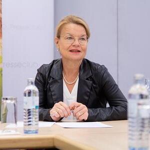 Mag.a Silvia Breitwieder, Leiterin der TelefonSeelorge OÖ - Notruf 142