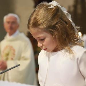 Die Kinder begrüßen ihre Gäste.