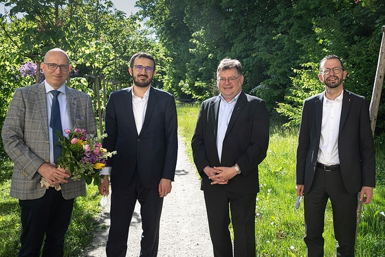 tefan Almer von der Stadt Wien (MA17), Ibrahim Olgun (Islamische Glaubensgemeinschaft), P. Matthias Felber SVD und Laudator Markus Beranek. 