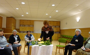 Witwenrunde mit Schwester Erika Ilyes in Domokos (Rumänien)
