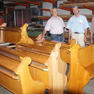 Transport der Kirchenbänke von der Tischlerei Manigatterer zur Lagerhalle 13.07.2016