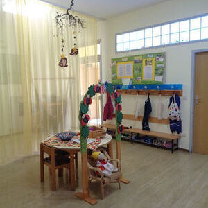 Garderobe Gruppe Gelb