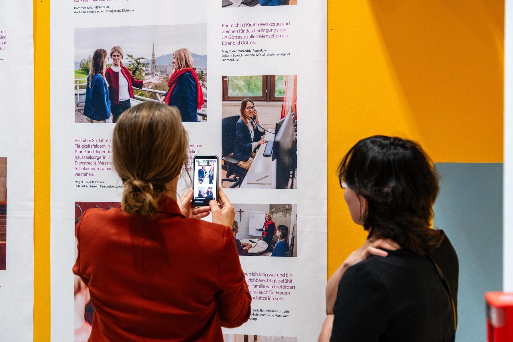 Vernissage der Fotoausstellung „Die Kirche ist weiblich“
