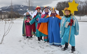 SternsingerInnen in Kirchdorf an der Krems unterwegs