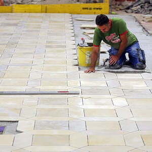 Verlegung des neuen Bodens im Mariendom
