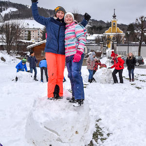 Die Jungschar Kirchdorf mit Schneespielen in der Gruppenstunde