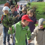 Kindergartenkinder feiern Palmweihe
