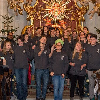 X-Kindl Performance Jugendliche aus dem Dekanat Steyr spielen in der Pfarrkirche Christkindl eine alternative Weihnachtsgeschichte mit klassischen Liedern und nachdenklichen Diskussionen.Foto: Jack Haijes