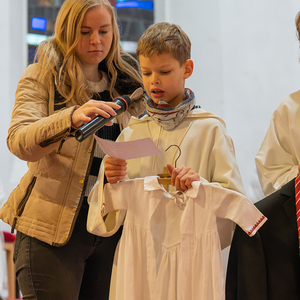Der Christkönigssonntag 2022 stand ganz im Zeichen der MinistrantInnen: es wurde ihnen für den Dienst gedankt und zwei neue Minis wurden feierlich aufgenommen.